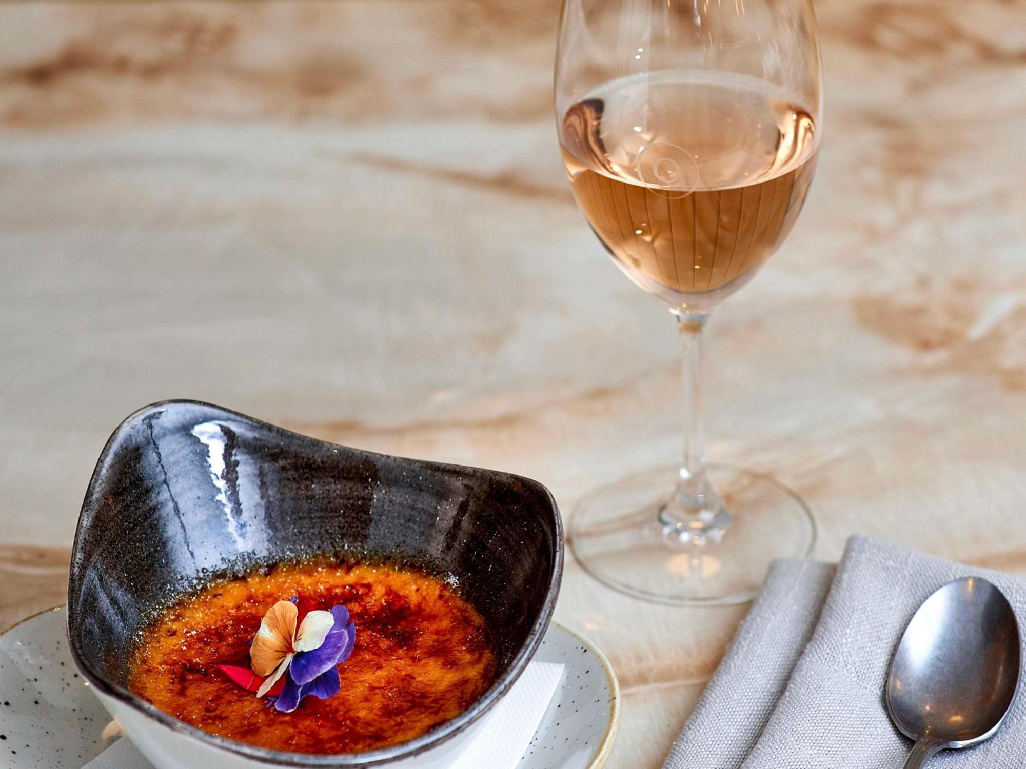 เดอะ เซเบล คีย์ เวสต์สวีท ซิดนีย์ Hotel ภายนอก รูปภาพ A glass of orange wine